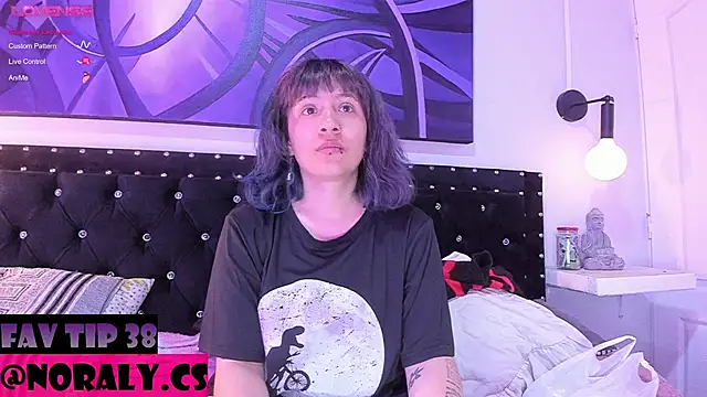Snapshot of hey_noraly chatting on 19, 6, 2026 hey noraly online show from 19, 6, 2026