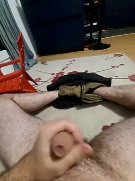 doudoucharlyc4 online show from 14, 4, 2026