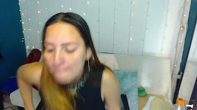 Snapshot of camila_delarosa chatting on 12, 12, 2024 camila delarosa online show from 12, 12, 2024