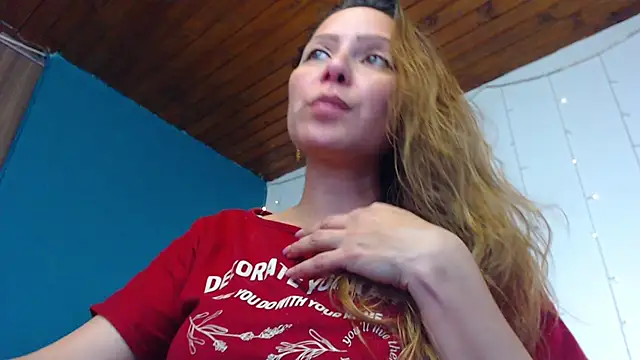 Snapshot of camila_delarosa chatting on 13, 12, 2024 camila delarosa online show from 13, 12, 2024