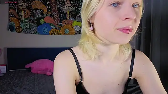 Crayzy Luv online show from 15, 3, 2026