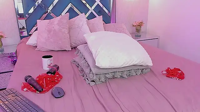 Snapshot of Miakhalifa_7 chatting on 24, 2, 2025 Miakhalifa 7 online show from 24, 2, 2025