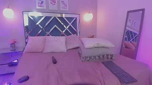 Snapshot of Miakhalifa_7 chatting on 2, 3, 2025 Miakhalifa 7 online show from 2, 3, 2025