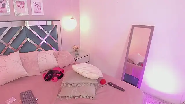 Snapshot of Miakhalifa_7 chatting on 10, 3, 2025 Miakhalifa 7 online show from 10, 3, 2025