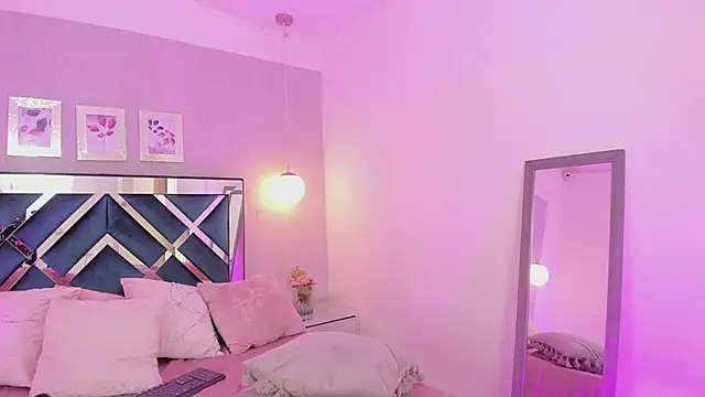 Snapshot of Miakhalifa_7 chatting on 11, 3, 2025 Miakhalifa 7 online show from 11, 3, 2025