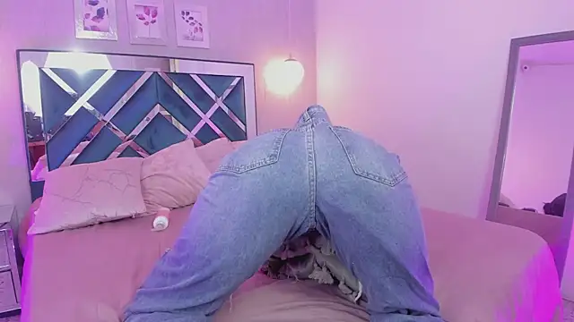 Snapshot of Miakhalifa_7 chatting on 12, 3, 2025 Miakhalifa 7 online show from 12, 3, 2025