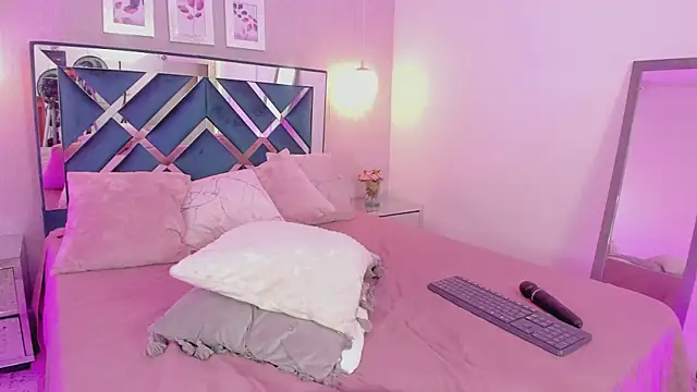 Snapshot of Miakhalifa_7 chatting on 14, 3, 2025 Miakhalifa 7 online show from 14, 3, 2025