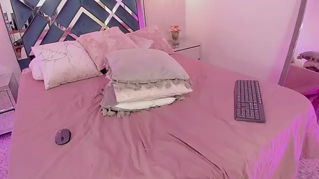 Snapshot of Miakhalifa_7 chatting on 15, 3, 2025 Miakhalifa 7 online show from 15, 3, 2025