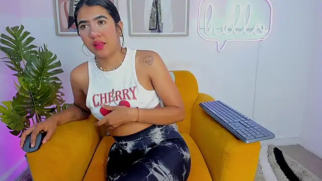 Snapshot of Miakhalifa_7 chatting on 18, 9, 2025 Miakhalifa 7 online show from 18, 9, 2025