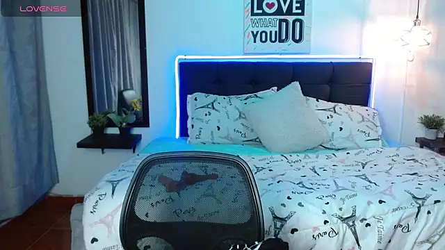 Dominik girl online show from 18, 4, 2026