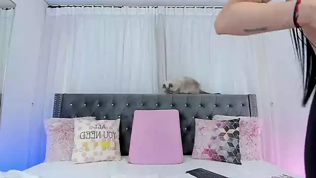 IsabellaJames online show from 12, 3, 2025