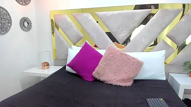 Snapshot of Oriana_Guzman chatting on 17, 2, 2025 Oriana Guzman online show from 17, 2, 2025