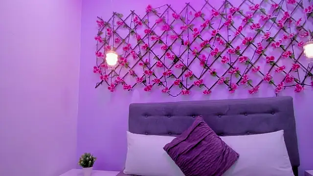 Snapshot of Oriana_Guzman chatting on 6, 3, 2025 Oriana Guzman online show from 6, 3, 2025