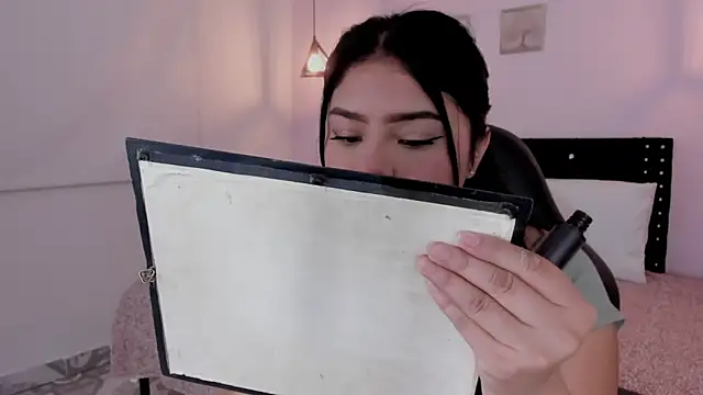 Snapshot of Oriana_Guzman chatting on 3, 10, 2025 Oriana Guzman online show from 3, 10, 2025