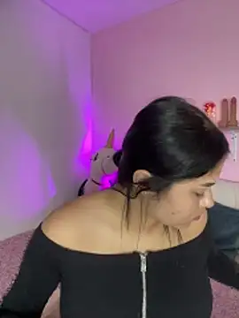 Snapshot of Oriana_Guzman chatting on 9, 11, 2025 Oriana Guzman online show from 9, 11, 2025