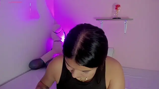 Snapshot of Oriana_Guzman chatting on 11, 11, 2025 Oriana Guzman online show from 11, 11, 2025