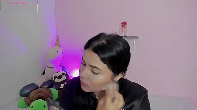 Snapshot of Oriana_Guzman chatting on 15, 11, 2025 Oriana Guzman online show from 15, 11, 2025