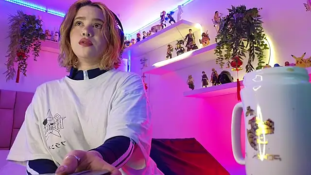 albaismynameX online show from 3, 11, 2025