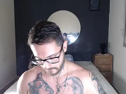 Snapshot of clark_r chatting on 13, 11, 2025 clark r online show from 13, 11, 2025