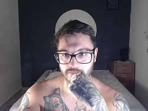 Snapshot of clark_r chatting on 17, 11, 2025 clark r online show from 17, 11, 2025