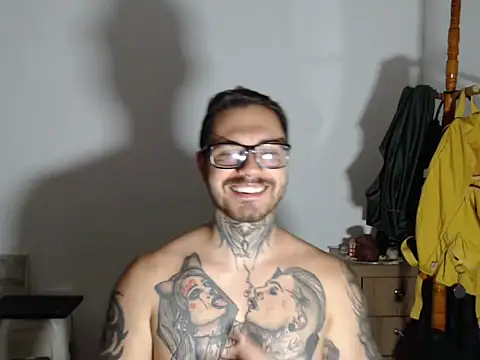 Snapshot of clark_r chatting on 16, 1, 2026 clark r online show from 16, 1, 2026