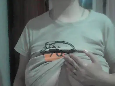 Snapshot of AnaXBerry chatting on 7, 6, 2026 AnaXBerry online show from 7, 6, 2026