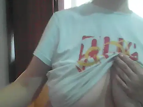 Snapshot of AnaXBerry chatting on 12, 6, 2026 AnaXBerry online show from 12, 6, 2026