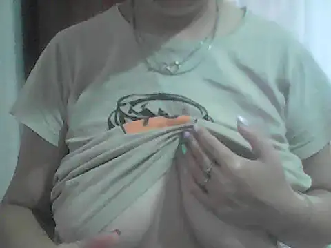 Snapshot of AnaXBerry chatting on 6, 7, 2026 AnaXBerry online show from 6, 7, 2026