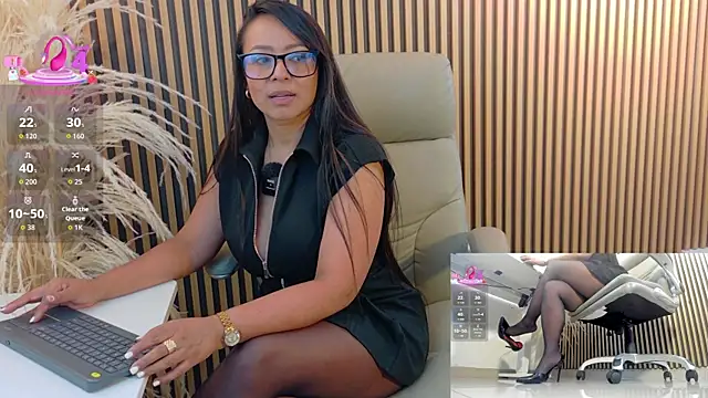 Snapshot of lulu_072 chatting on 19, 12, 2025 lulu 072 online show from 19, 12, 2025