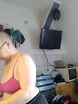 Snapshot of Isabella_Geney chatting on 2, 7, 2026 Isabella Geney online show from 2, 7, 2026