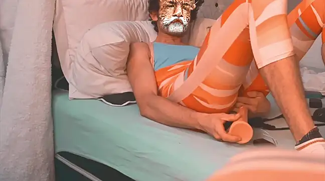 Snapshot of BodyandlegginLover chatting on 8, 2, 2025 BodyandlegginLover online show from 8, 2, 2025