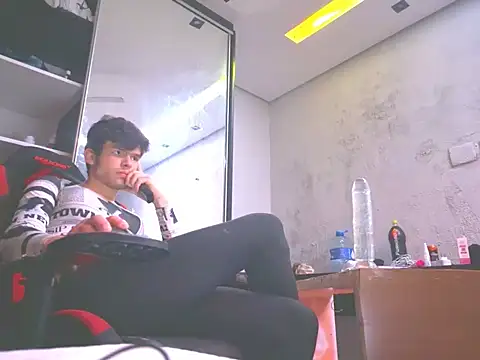 Snapshot of BodyandlegginLover chatting on 15, 9, 2025 BodyandlegginLover online show from 15, 9, 2025