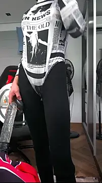 Snapshot of BodyandlegginLover chatting on 26, 9, 2025 BodyandlegginLover online show from 26, 9, 2025