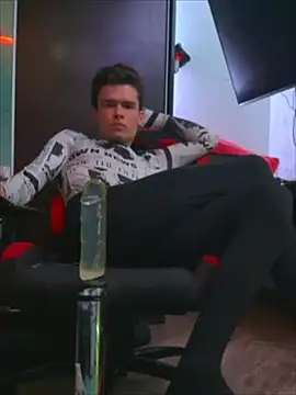 Snapshot of BodyandlegginLover chatting on 2, 10, 2025 BodyandlegginLover online show from 2, 10, 2025