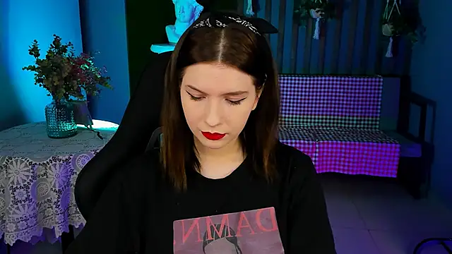 Snapshot of AliceRisinka chatting on 1, 2, 2025 AliceRisinka online show from 1, 2, 2025
