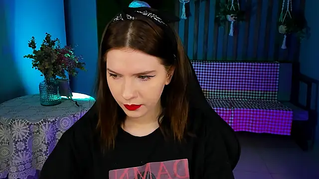 Snapshot of AliceRisinka chatting on 1, 2, 2025 AliceRisinka online show from 1, 2, 2025