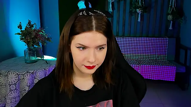 Snapshot of AliceRisinka chatting on 1, 2, 2025 AliceRisinka online show from 1, 2, 2025