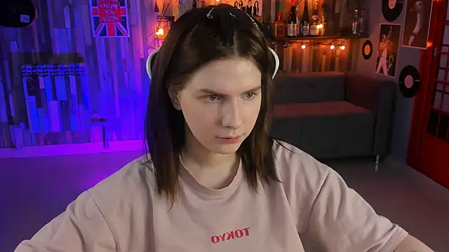 Snapshot of AliceRisinka chatting on 2, 2, 2025 AliceRisinka online show from 2, 2, 2025