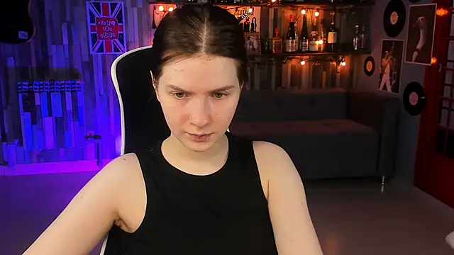Snapshot of AliceRisinka chatting on 8, 2, 2025 AliceRisinka online show from 8, 2, 2025