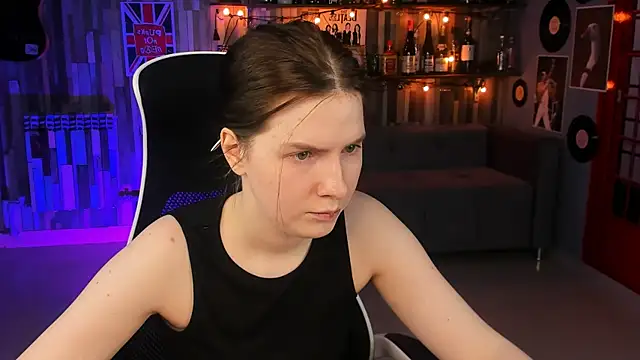Snapshot of AliceRisinka chatting on 8, 2, 2025 AliceRisinka online show from 8, 2, 2025