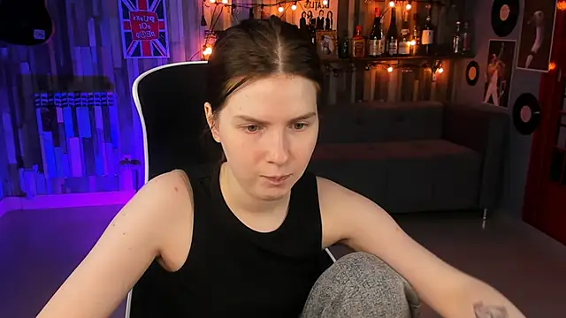 Snapshot of AliceRisinka chatting on 8, 2, 2025 AliceRisinka online show from 8, 2, 2025