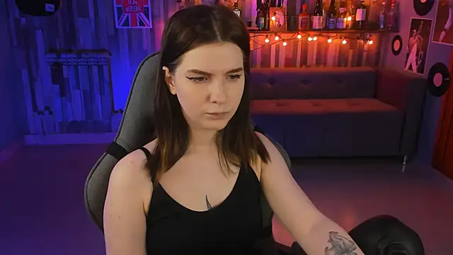 Snapshot of AliceRisinka chatting on 19, 2, 2025 AliceRisinka online show from 19, 2, 2025