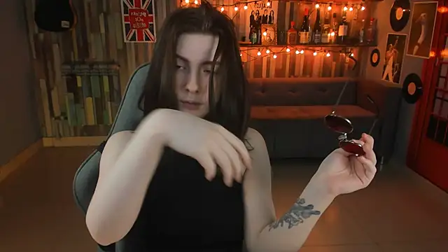 Snapshot of AliceRisinka chatting on 20, 2, 2025 AliceRisinka online show from 20, 2, 2025