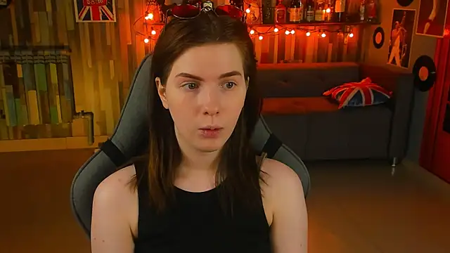 Snapshot of AliceRisinka chatting on 22, 2, 2025 AliceRisinka online show from 22, 2, 2025