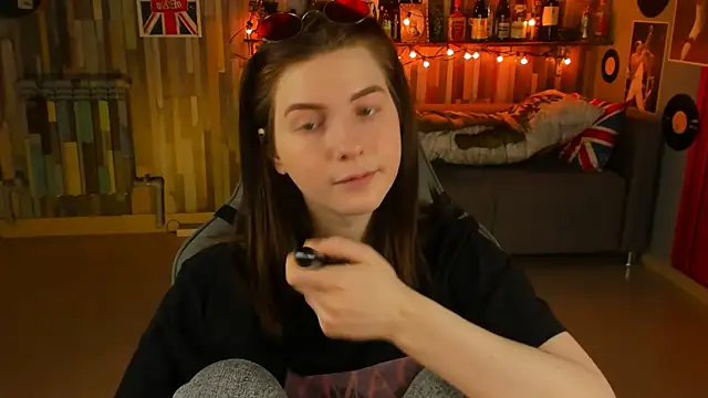 Snapshot of AliceRisinka chatting on 27, 2, 2025 AliceRisinka online show from 27, 2, 2025