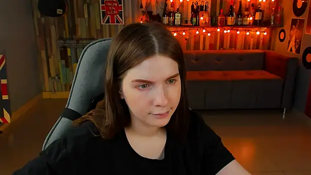 Snapshot of AliceRisinka chatting on 2, 3, 2025 AliceRisinka online show from 2, 3, 2025