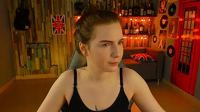 Snapshot of AliceRisinka chatting on 5, 3, 2025 AliceRisinka online show from 5, 3, 2025