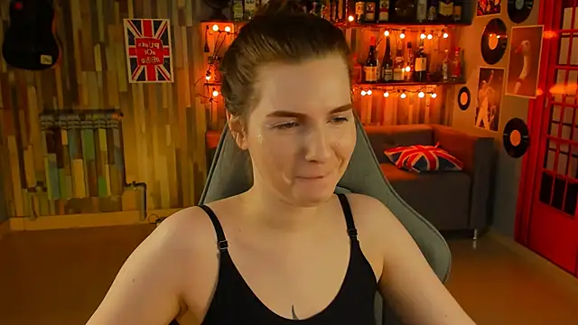 Snapshot of AliceRisinka chatting on 5, 3, 2025 AliceRisinka online show from 5, 3, 2025