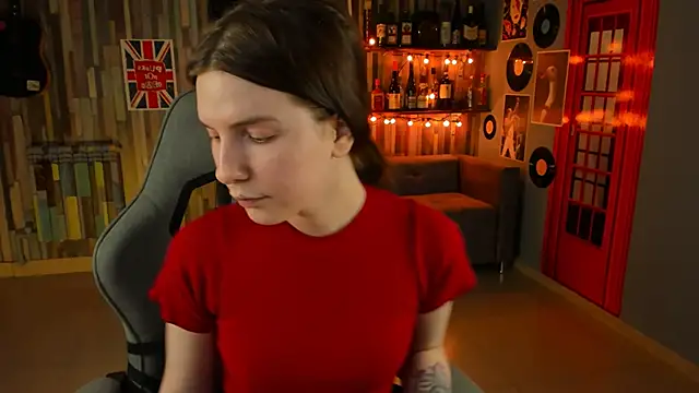 Snapshot of AliceRisinka chatting on 6, 3, 2025 AliceRisinka online show from 6, 3, 2025