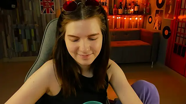 Snapshot of AliceRisinka chatting on 7, 3, 2025 AliceRisinka online show from 7, 3, 2025